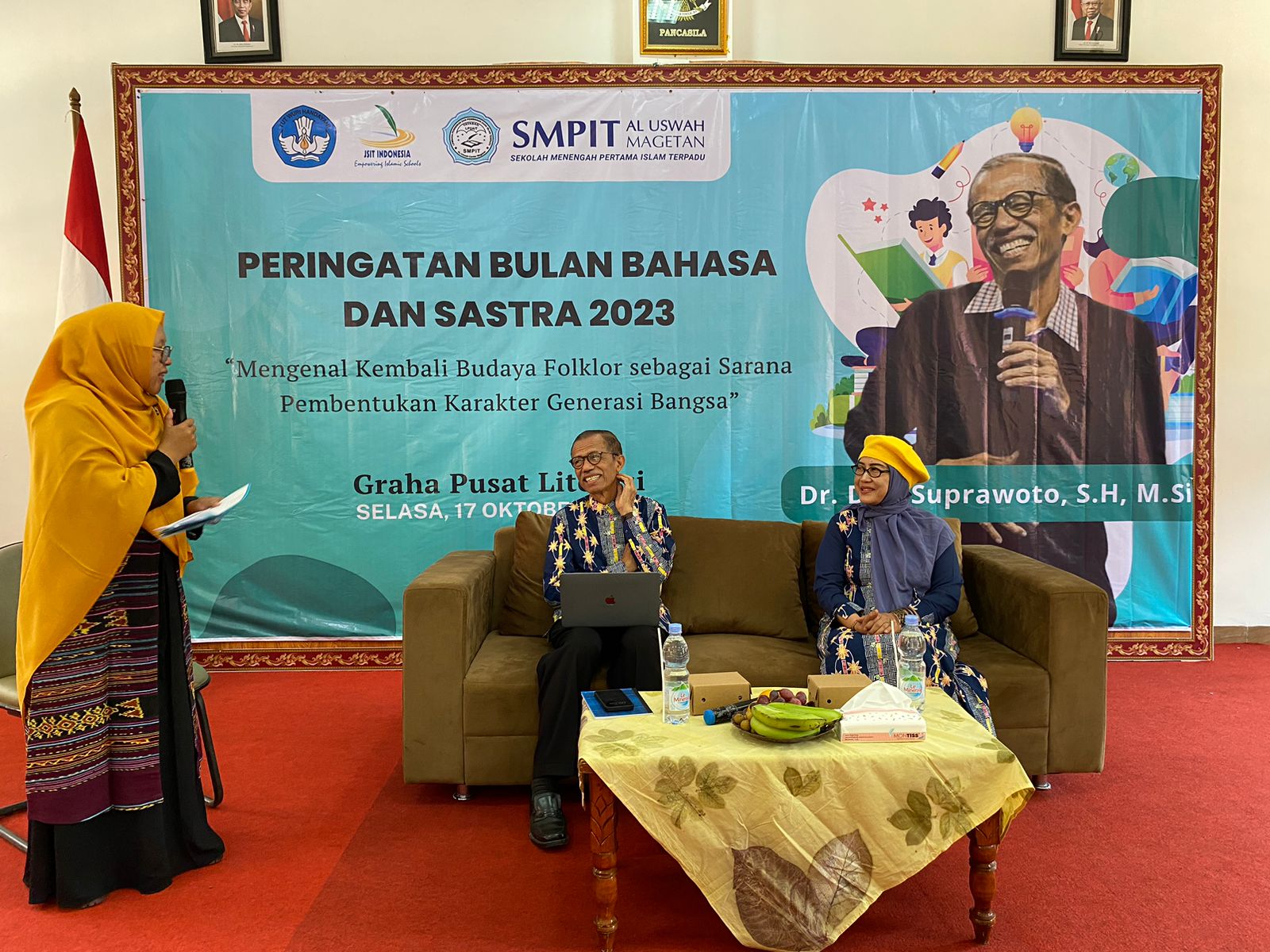 Bapak Suprawoto Ndongengi Anak Putu – SMPIT Al Uswah Magetan