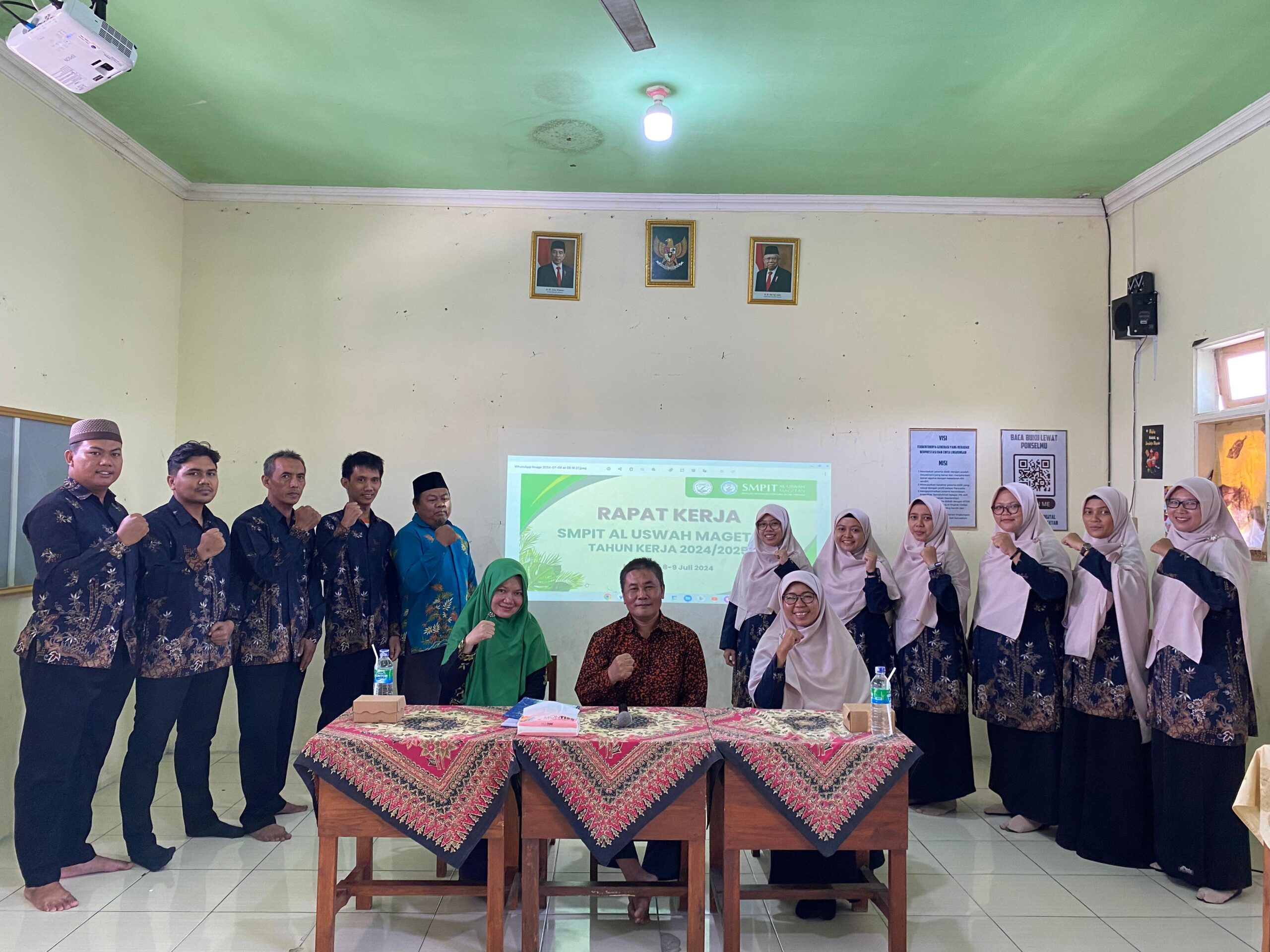 RAKER SMPIT AL USWAH DIBUKA OLEH KETUA YAYASAN DAN KOMITE SEKOLAH