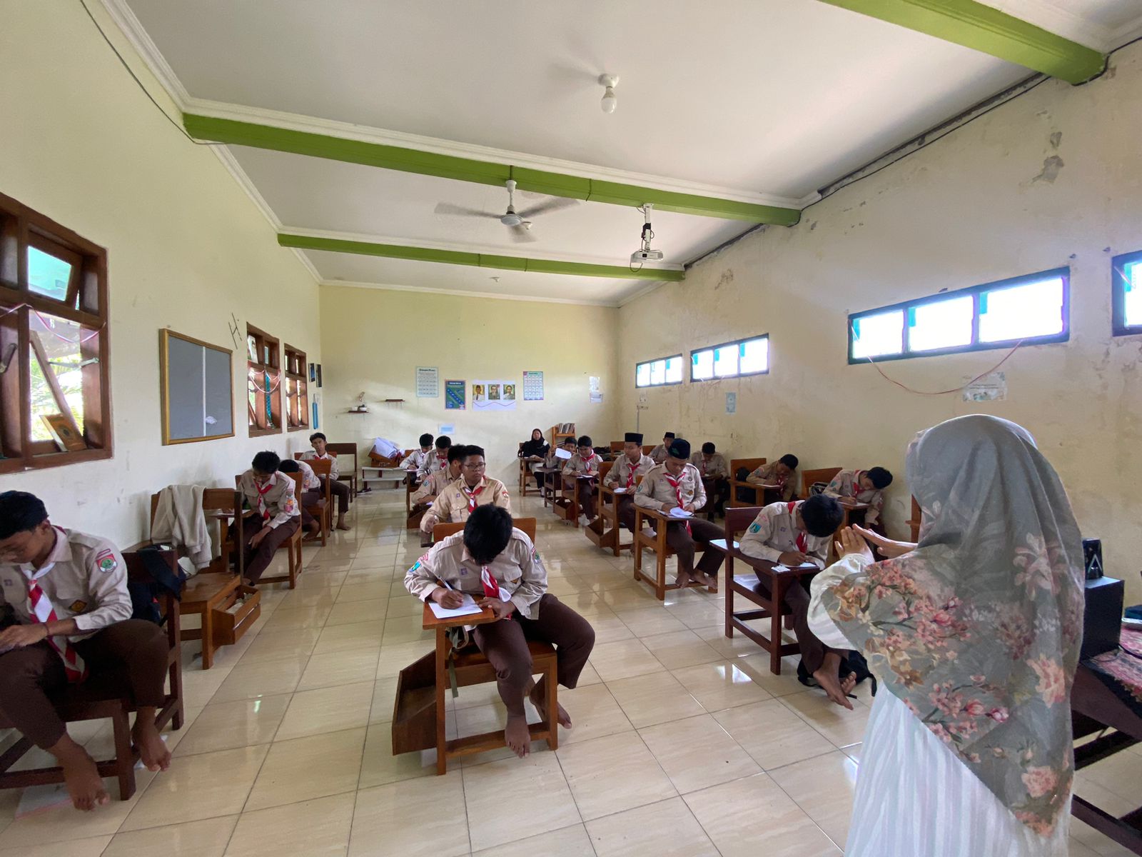 Ruang Serap Ilmu: Komunikasi Belajar pada Remaja Bersama Ibu Ary