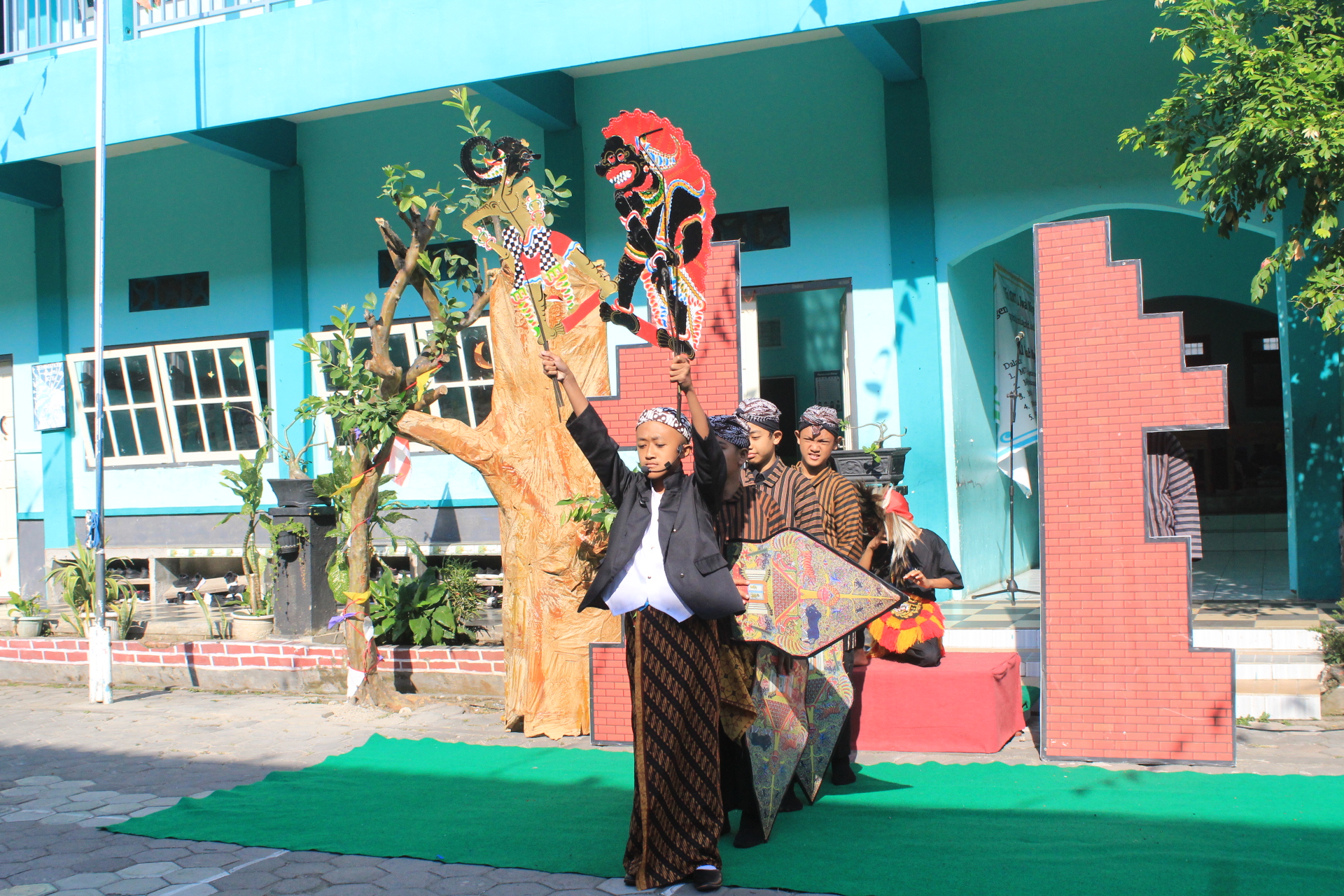 SMPIT Al Uswah Meriahkan Upacara HUT RI ke-80 dengan Tema “Janji Persatuan”