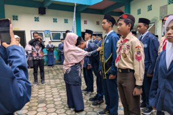 SMPIT Al Uswah Magetan Resmi Lantik Pengurus OSIS Masa Bakti 2026/2027