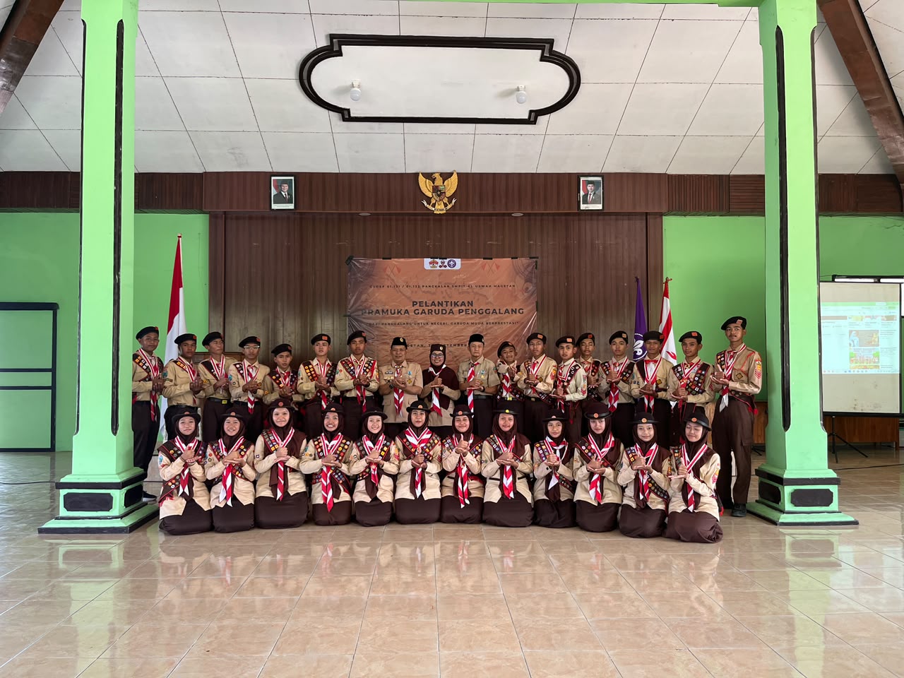 Bukan Sekadar Brevet di Dada: 27 Siswa SMP IT Al-Uswah Magetan Dilantik Jadi Pramuka Garuda, Ditutup Haru Basuh Kaki Orang Tua